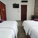 La Zona Hostel