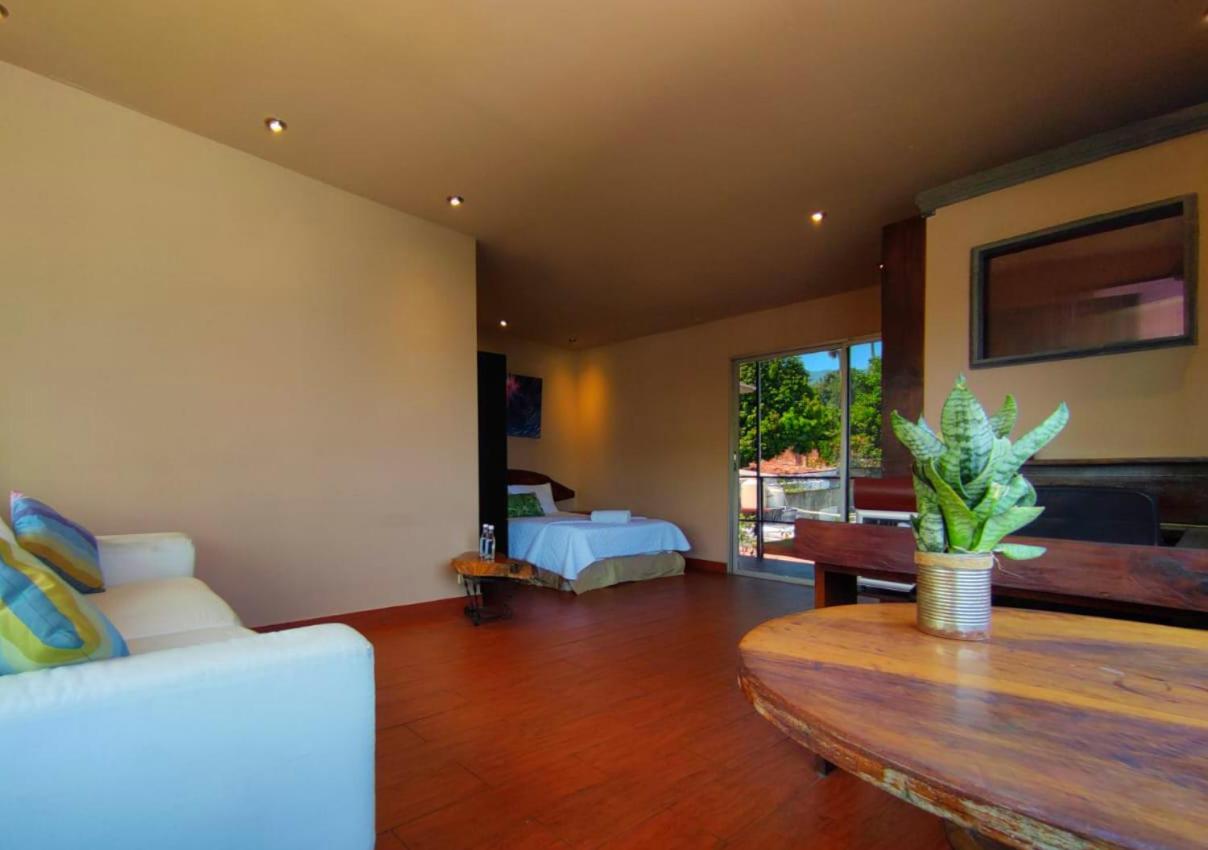 La Zona Hostal